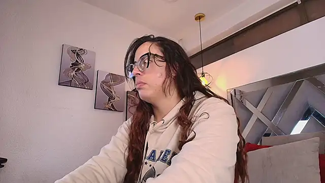 Snapshot of Rossi_ss1 chatting on April 1, 2:23 am Rossi ss1 online show from April 1, 2:23 am