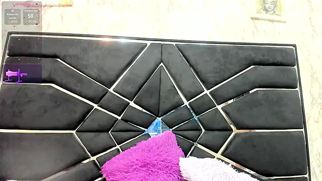 SASHA BROWNIE   online show from May 9, 7:52 pm