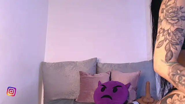 Snapshot of Lilygomezz chatting on July 2, 8:42 am Lilygomezz online show from July 2, 8:42 am
