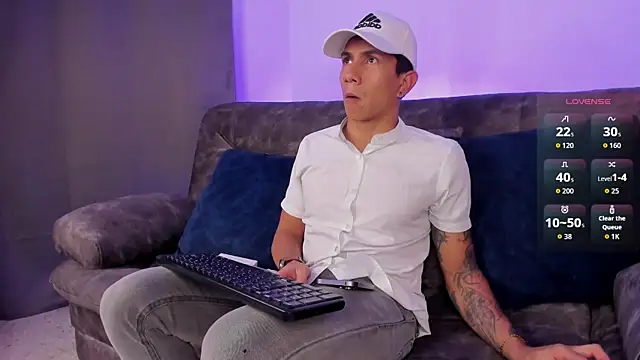 Snapshot of j_deex chatting on November 20, 12:44 am j deex online show from November 20, 12:44 am