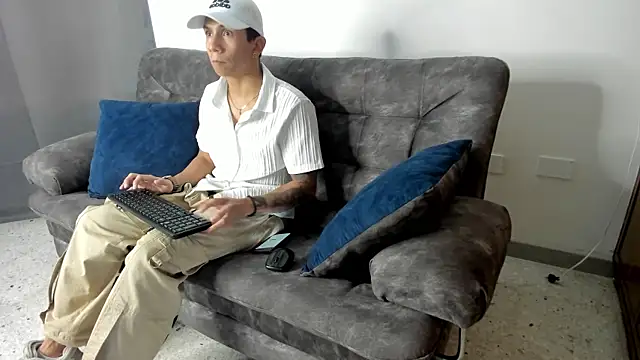 Snapshot of j_deex chatting on December 1, 5:29 pm j deex online show from December 1, 5:29 pm