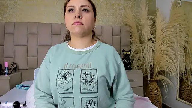 cloesummerr  online show from December 14, 12:10 pm