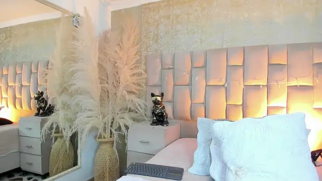 cloesummerr  online show from December 22, 12:35 pm