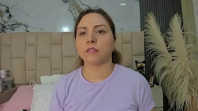 Snapshot of cloesummerr_ chatting on March 5, 1:29 pm cloesummerr online show from March 5, 1:29 pm