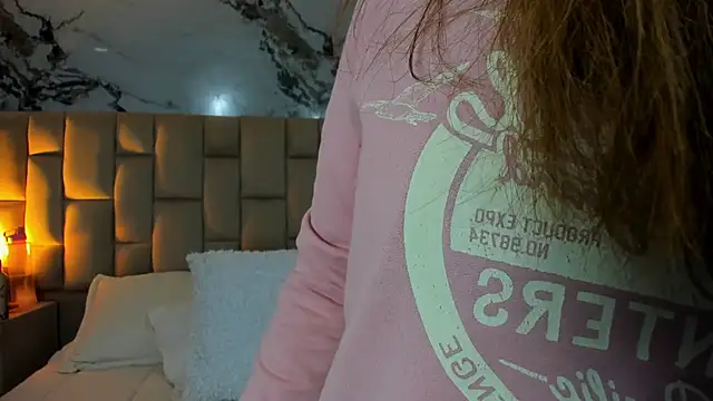 Snapshot of cloesummerr_ chatting on March 9, 12:53 pm cloesummerr online show from March 9, 12:53 pm