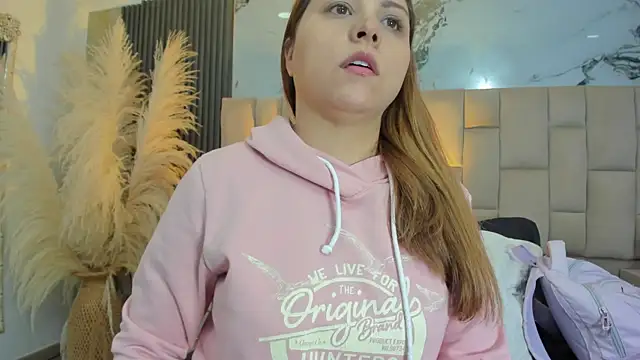 Snapshot of cloesummerr_ chatting on March 21, 12:32 pm cloesummerr online show from March 21, 12:32 pm