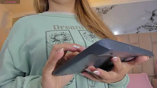 Snapshot of cloesummerr_ chatting on March 25, 12:55 pm cloesummerr online show from March 25, 12:55 pm