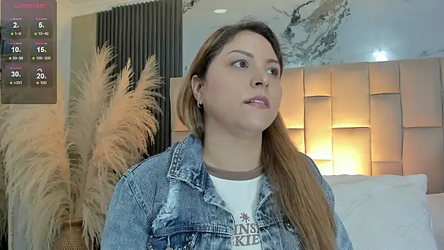 Snapshot of cloesummerr_ chatting on March 29, 12:38 pm cloesummerr online show from March 29, 12:38 pm