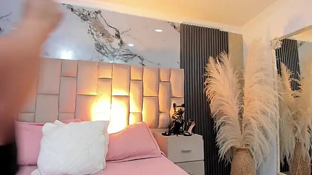 Snapshot of cloesummerr_ chatting on April 1, 12:17 pm cloesummerr online show from April 1, 12:17 pm