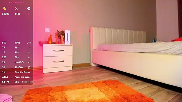 Clarity Yumi online show from December 4, 2:54 am