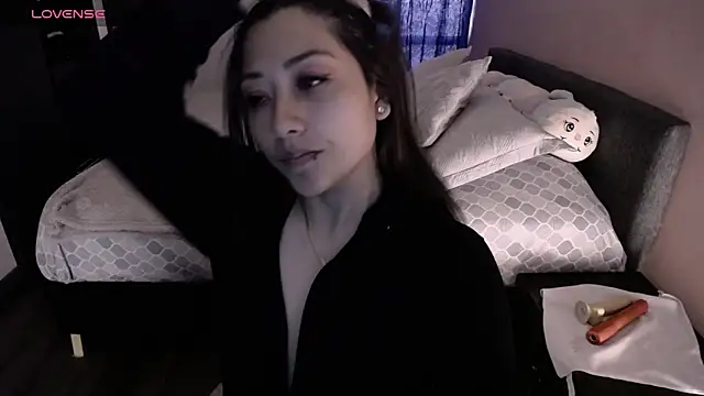 Mia 1120 online show from April 25, 6:05 pm