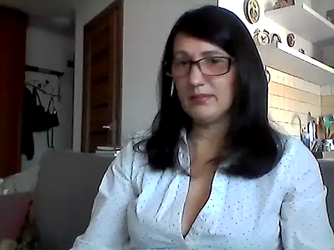 Elena48324 online show from April 11, 8:07 am