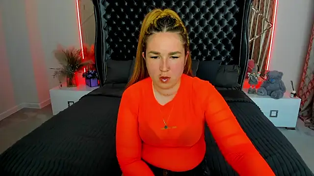Snapshot of Sofii_darling chatting on April 16, 4:30 pm Sofii darling online show from April 16, 4:30 pm