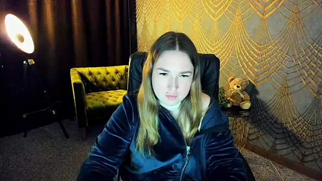 Snapshot of Sofii_darling chatting on April 19, 4:39 pm Sofii darling online show from April 19, 4:39 pm