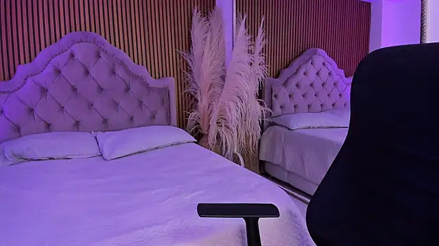 Starbutterflyy  online show from February 25, 5:06 am