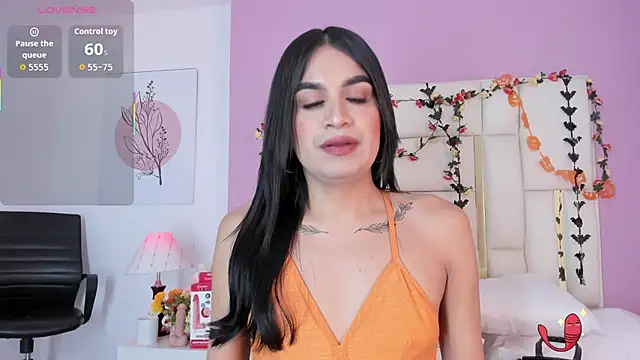 Snapshot of Silvana-Castro chatting on November 3, 12:39 pm Silvana-Castro online show from November 3, 12:39 pm