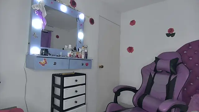 Snapshot of soffy_rosses chatting on April 11, 1:54 am soffy rosses online show from April 11, 1:54 am