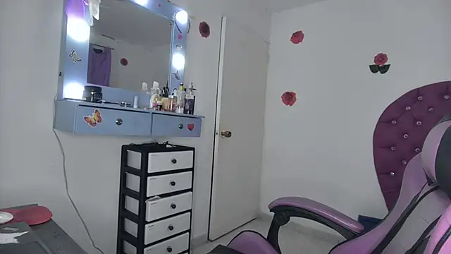 Snapshot of soffy_rosses chatting on April 22, 2:25 am soffy rosses online show from April 22, 2:25 am