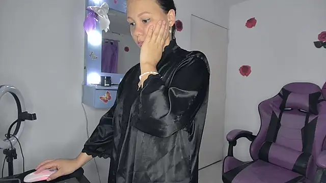 Snapshot of soffy_rosses chatting on May 1, 2:38 am soffy rosses online show from May 1, 2:38 am