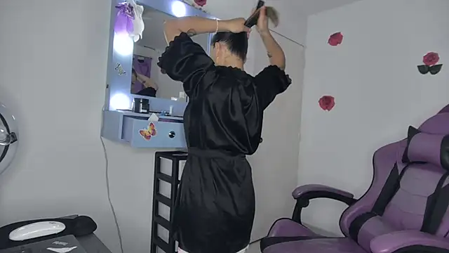Snapshot of soffy_rosses chatting on May 5, 1:57 am soffy rosses online show from May 5, 1:57 am