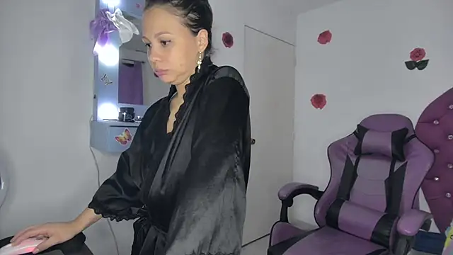 Snapshot of soffy_rosses chatting on May 11, 4:51 am soffy rosses online show from May 11, 4:51 am