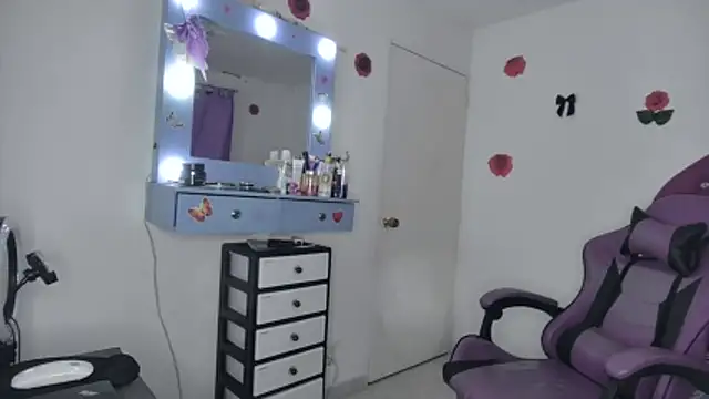 Snapshot of soffy_rosses chatting on May 17, 1:58 am soffy rosses online show from May 17, 1:58 am