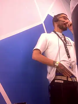 malek xarx  online show from January 9, 3:15 pm