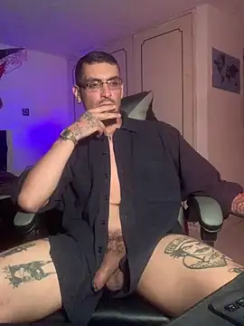 malek xarx  online show from March 7, 4:20 am