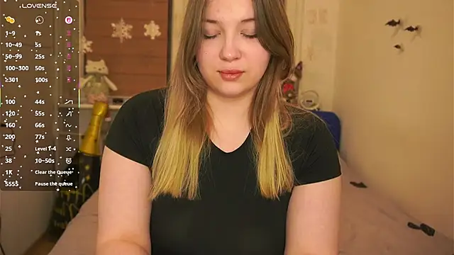 Snapshot of CuteSharloti chatting on February 12, 7:20 pm CuteSharloti online show from February 12, 7:20 pm