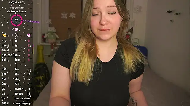 Snapshot of CuteSharloti chatting on February 15, 5:09 pm CuteSharloti online show from February 15, 5:09 pm