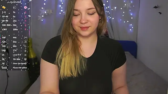 Snapshot of CuteSharloti chatting on March 13, 4:46 pm CuteSharloti online show from March 13, 4:46 pm