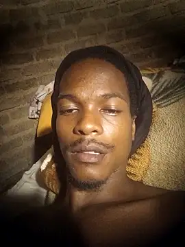 Snapshot of Thatohatsi10140 chatting on February 12, 10:27 pm Thatohatsi10140 online show from February 12, 10:27 pm