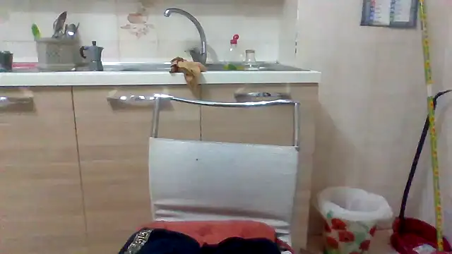 Snapshot of Kelly80 chatting on October 10, 3:05 am Kelly80 online show from October 10, 3:05 am