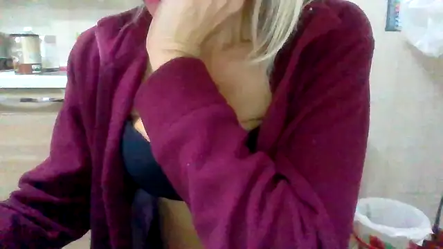 Snapshot of Kelly80 chatting on October 15, 3:06 am Kelly80 online show from October 15, 3:06 am