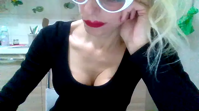 Snapshot of Kelly80 chatting on October 21, 4:19 pm Kelly80 online show from October 21, 4:19 pm