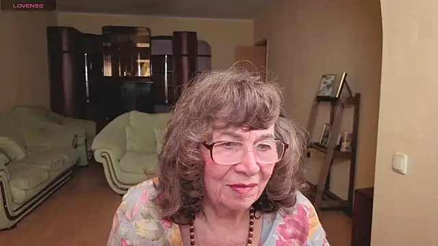 Snapshot of Betty_Brick chatting on April 29, 1:59 pm Betty Brick online show from April 29, 1:59 pm