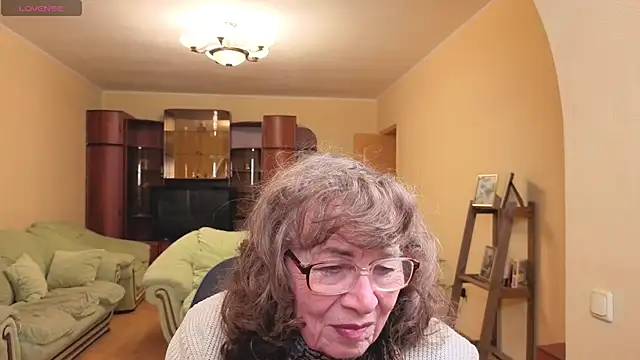 Snapshot of Betty_Brick chatting on May 5, 4:04 pm Betty Brick online show from May 5, 4:04 pm