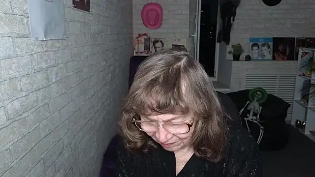 Snapshot of Betty_Brick chatting on May 22, 6:02 pm Betty Brick online show from May 22, 6:02 pm