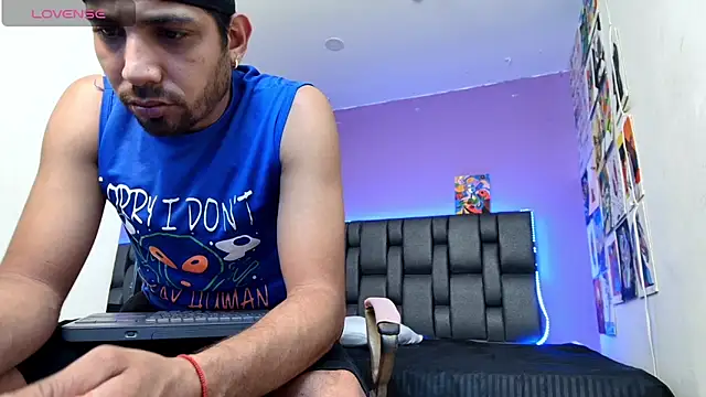 ashtoncooperr online show from November 14, 7:01 pm