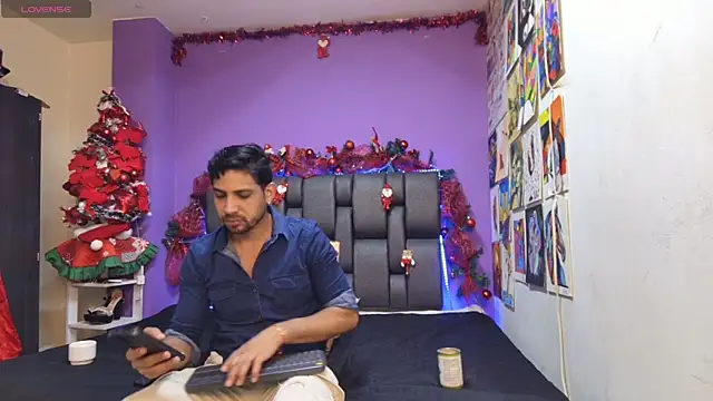 ashtoncooperr online show from December 3, 6:50 pm