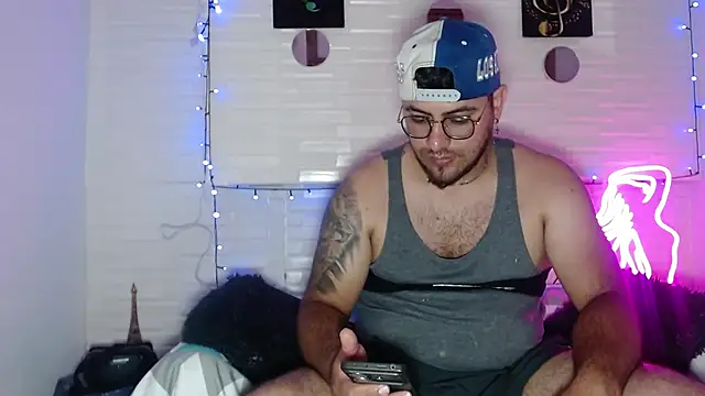 Snapshot of Andreww_Foxx chatting on September 23, 1:25 pm Andreww Foxx online show from September 23, 1:25 pm