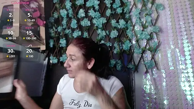 Snapshot of darling_hott chatting on November 18, 9:36 am darling hott online show from November 18, 9:36 am