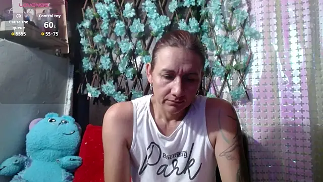 Snapshot of darling_hott chatting on January 19, 9:46 am darling hott online show from January 19, 9:46 am