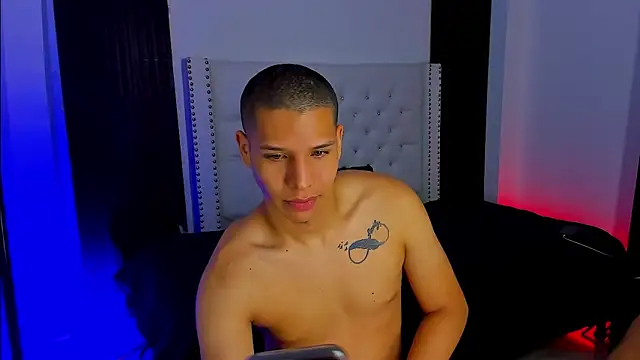 Latin Boyss  online show from October 18, 7:47 pm