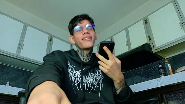 Snapshot of david_huge chatting on February 20, 3:36 am david huge online show from February 20, 3:36 am