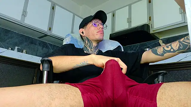 Snapshot of david_huge chatting on February 27, 5:18 am david huge online show from February 27, 5:18 am