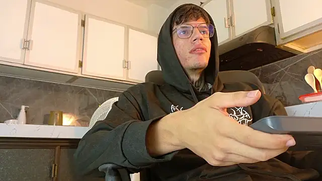 Snapshot of david_huge chatting on March 24, 1:27 pm david huge online show from March 24, 1:27 pm