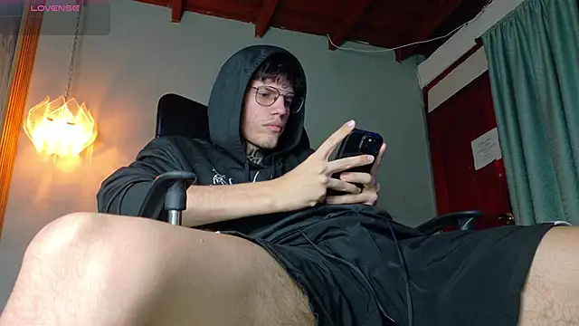 Snapshot of david_huge chatting on April 5, 2:31 am david huge online show from April 5, 2:31 am