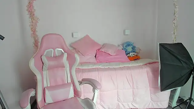 camiicherry online show from June 5, 7:52 pm