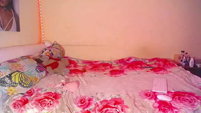 Snapshot of pink_7777 chatting on November 6, 7:04 pm pink 7777 online show from November 6, 7:04 pm